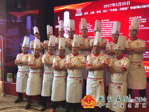 中国烹饪名师 朱守奎-宜兴团队和各地名师相.jpg