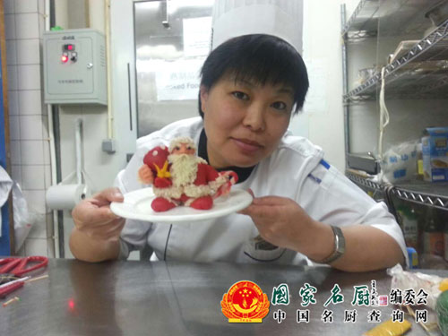 颜红——热衷于盘饰书画的女大厨